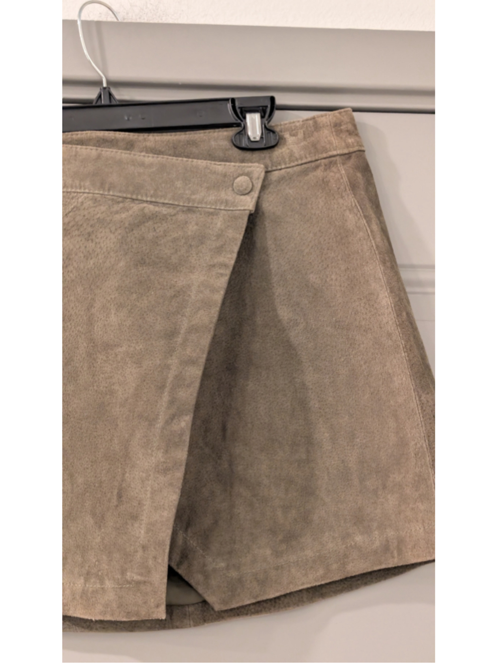 Women's BlankNYC Suede Wrap Mini Skirt Taupe Size 31 - Picture 2 of 10